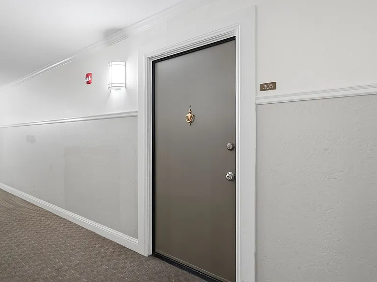 1031 Crestview Dr #305 — Photo 25