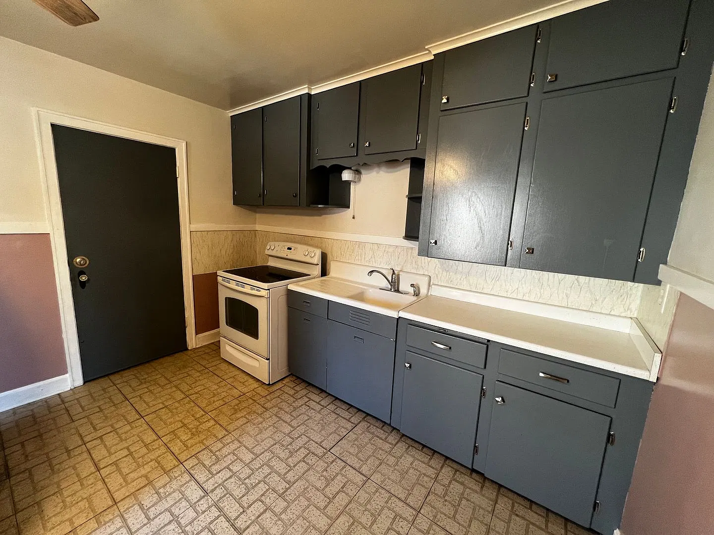 HM 1611 W High — Photo 3