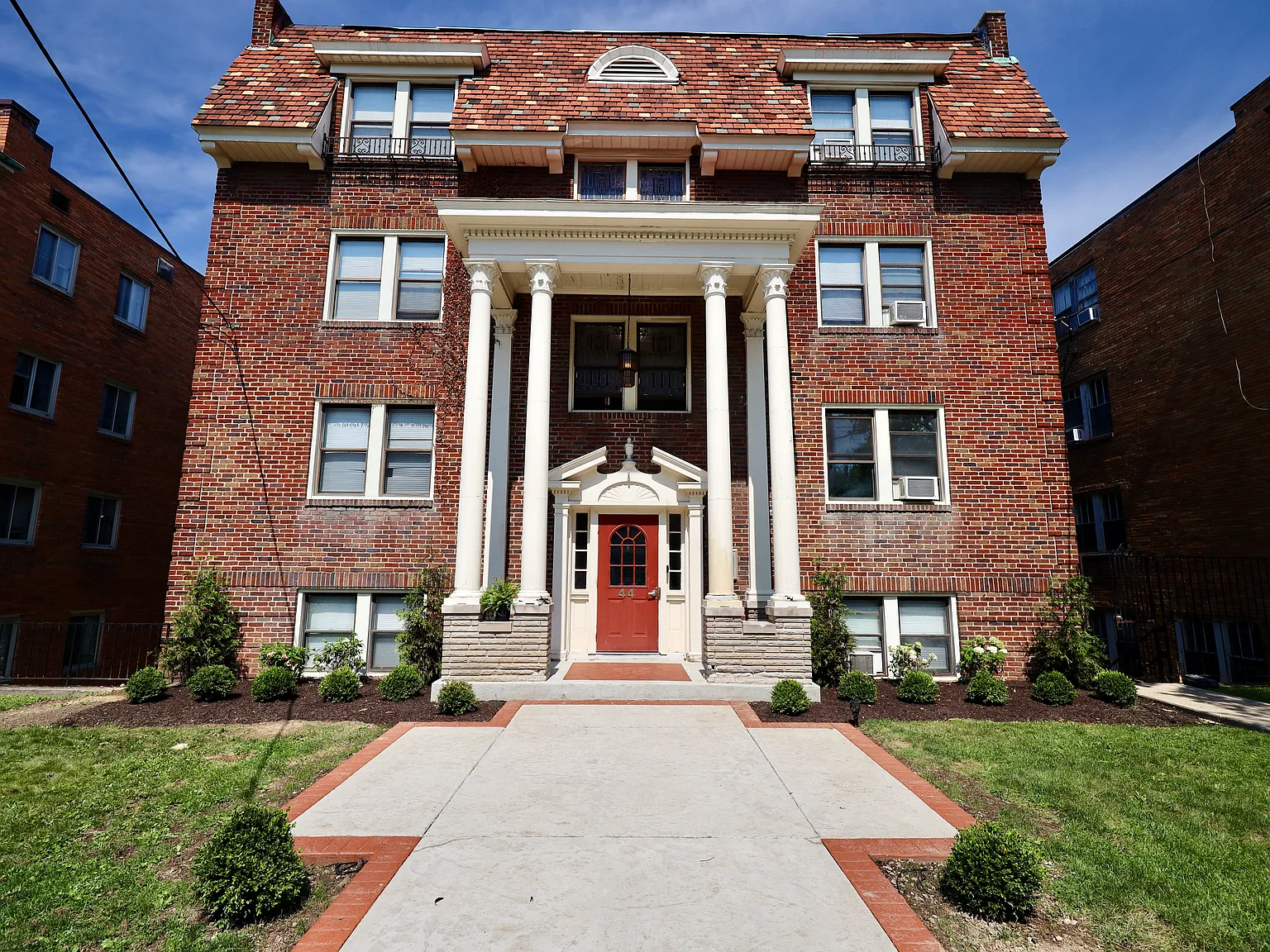 Apartments On Academy — Photo 1