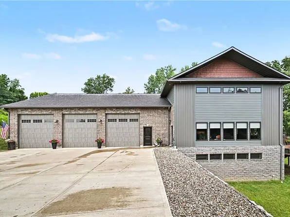 300 SE 30th St, Oak Grove, MO 64075