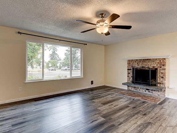 5th image of 692 NW Hiyu Dr