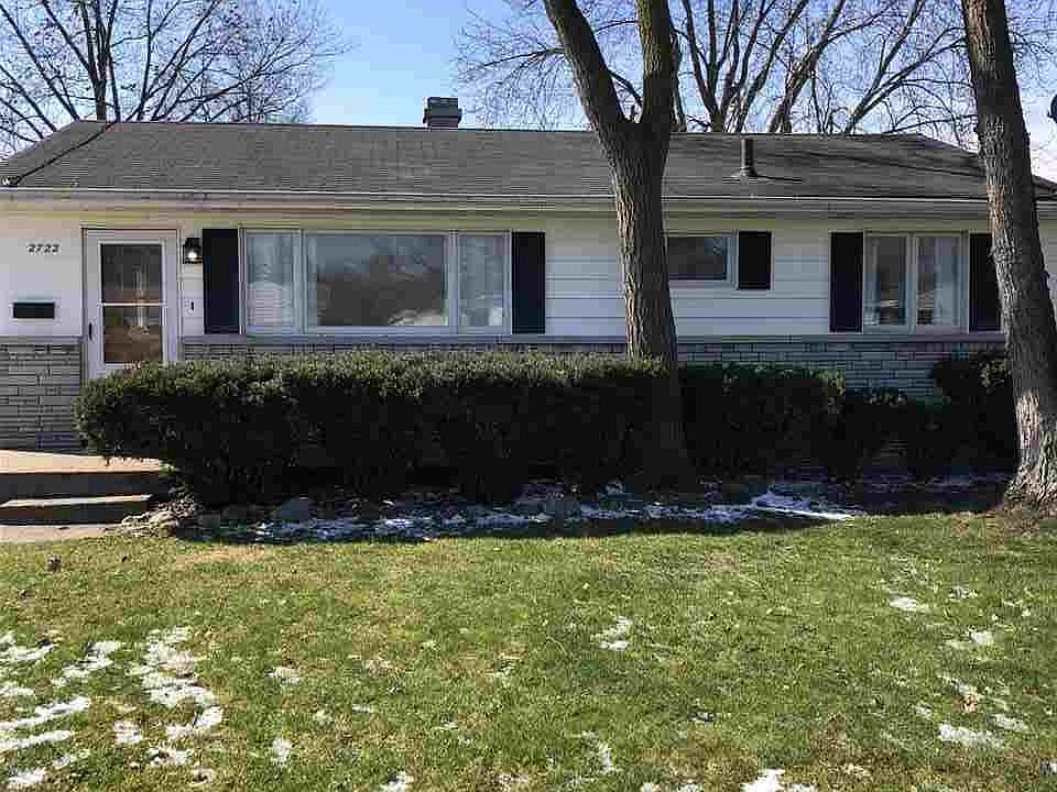 1st image of 2722 Macarthur Ave