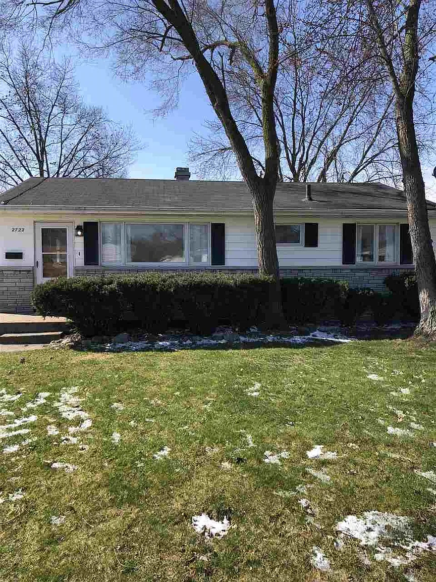 2722 Macarthur Ave photo 1