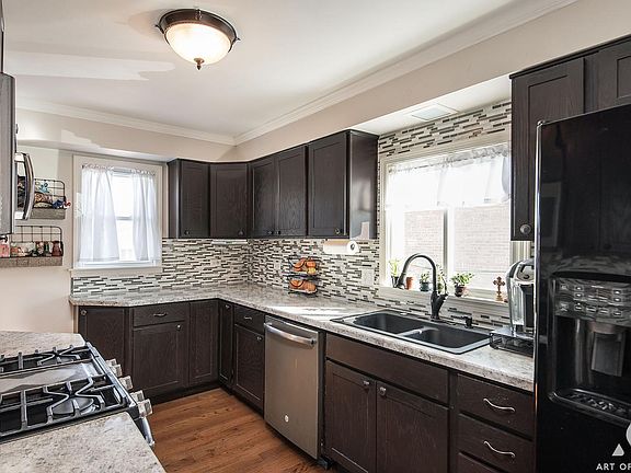 5th image of 5400 W 89th St