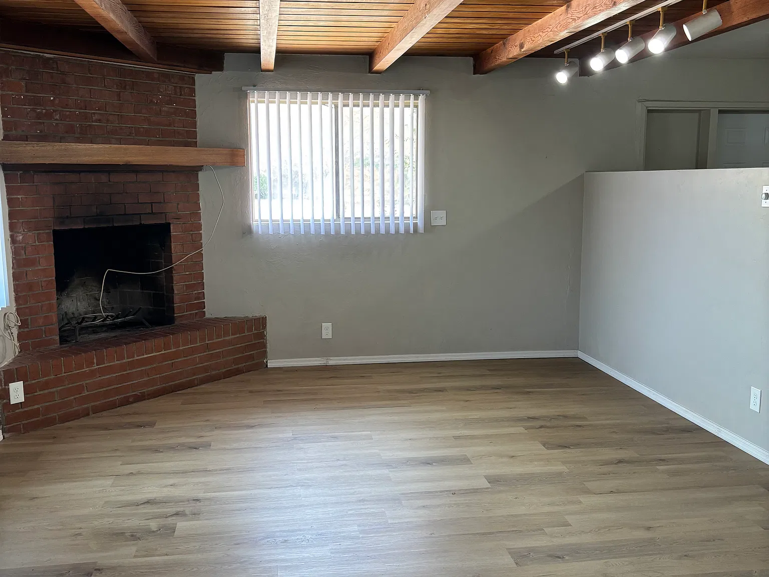 4 bed, 2063 sqft, $1,995 — Photo 2