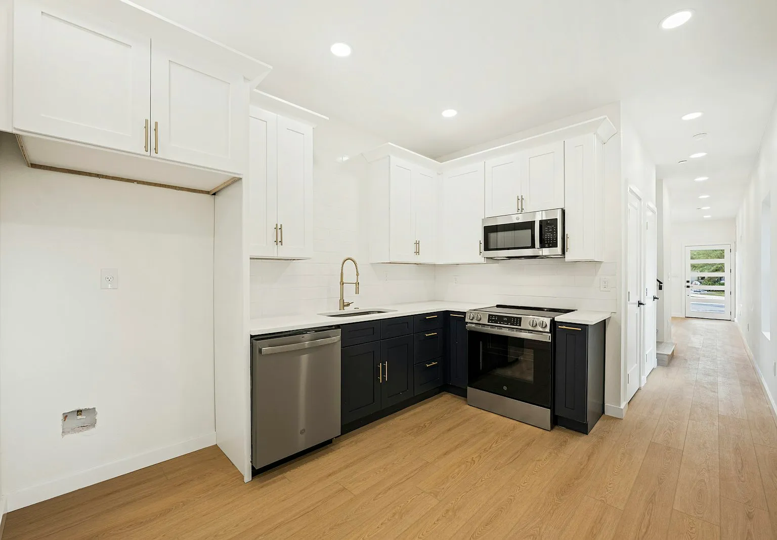 726 Arthur Street, Unit 102 — Photo 2