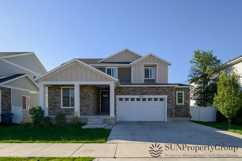 Beautiful Updated Home In Great South Jordan Locat — Photo 1