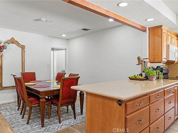 4th image of 18229 Strathern St