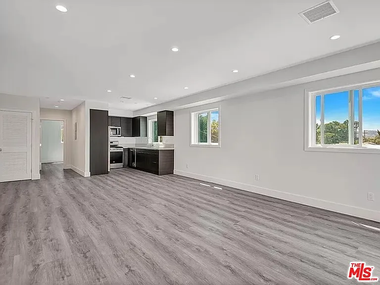 5752 Kester Ave — Photo 3