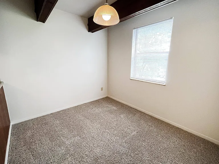 Four Worlds Apartments — Photo 37