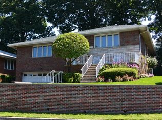 794 Oakwood Ln, Ridgefield, NJ 07657