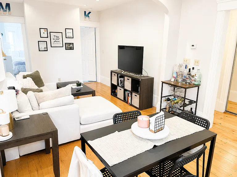 648 E 7th St #3 — Photo 3