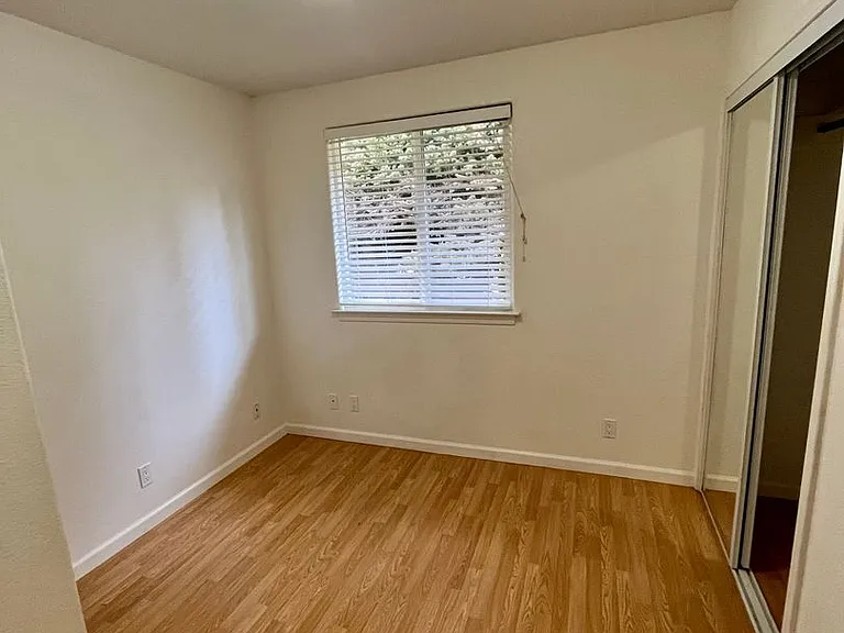 3062 Girard Ct — Photo 10