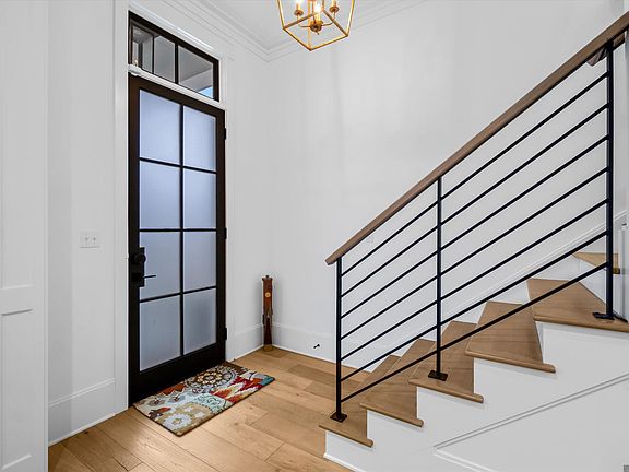 4th image of 5042 Mimosa St