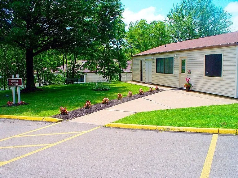 Sylvan Ridge Apartments — Photo 50
