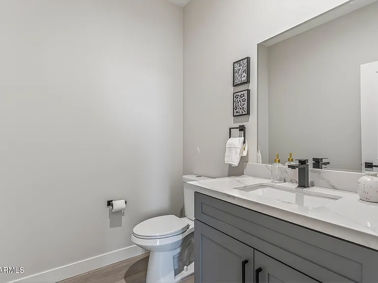 2601 E Clarendon Ave #3 — Photo 24