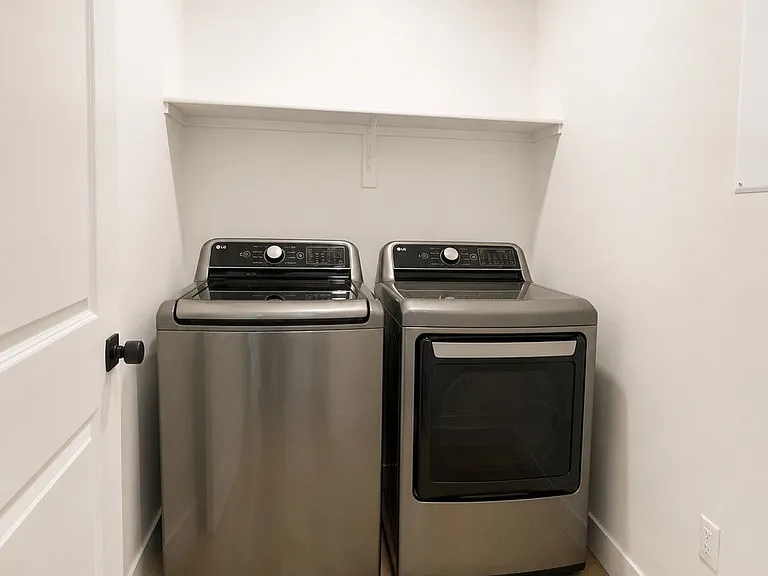 1600 E Kelson Pl — Photo 6