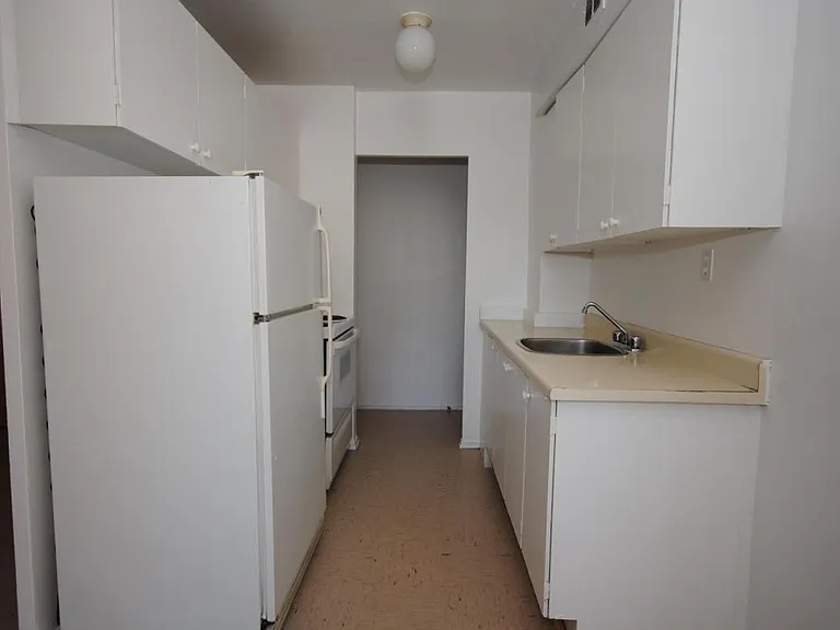 109 Wentworth St S — Photo 9