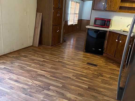 4th image of 202 S Henderson St
