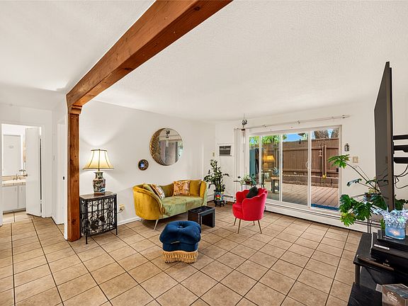 2nd image of 157 Calle Ojo Feliz Unit D