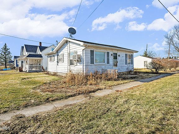 2nd image of 205 Main St