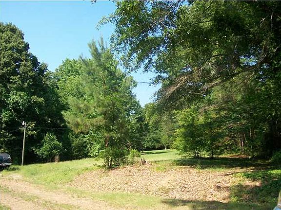 Great COUNTRY living on this 1+ acre lot!