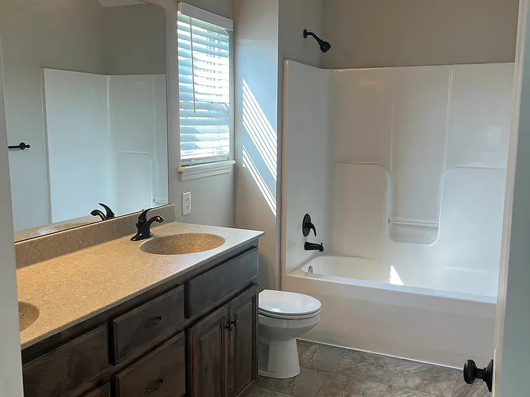947 N Cypress Cir — Photo 17