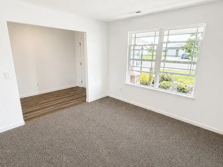 630 Aviation Dr — Photo 2