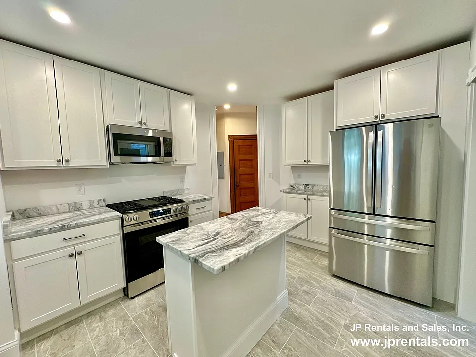 28 Boylston St #3