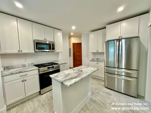 28 Boylston St, Jamaica Plain, MA