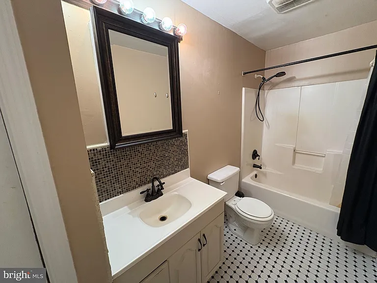 394 Croshaw Rd #A — Photo 4