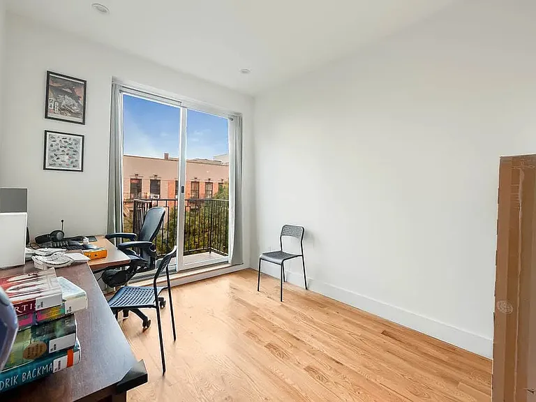 557 Saint Johns Pl #302 — Photo 4