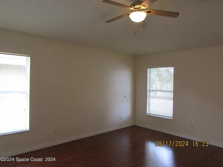 1065 Sedgewood Cir — Photo 30