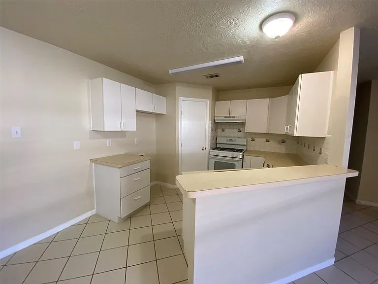 311 Willowick St — Photo 6