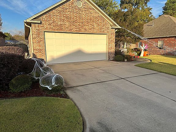 3rd image of 6 Stone Creek Ct