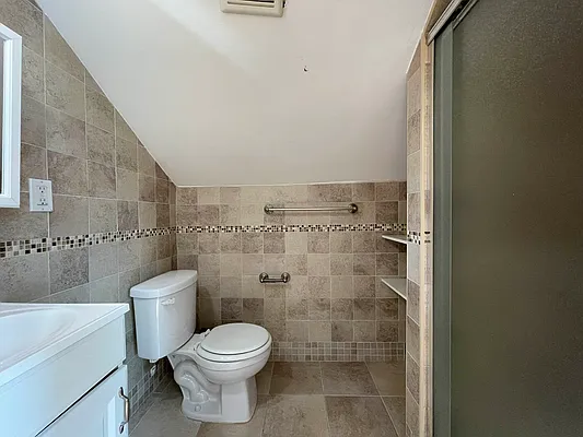 Rented by Hillel Realty Group | media 3