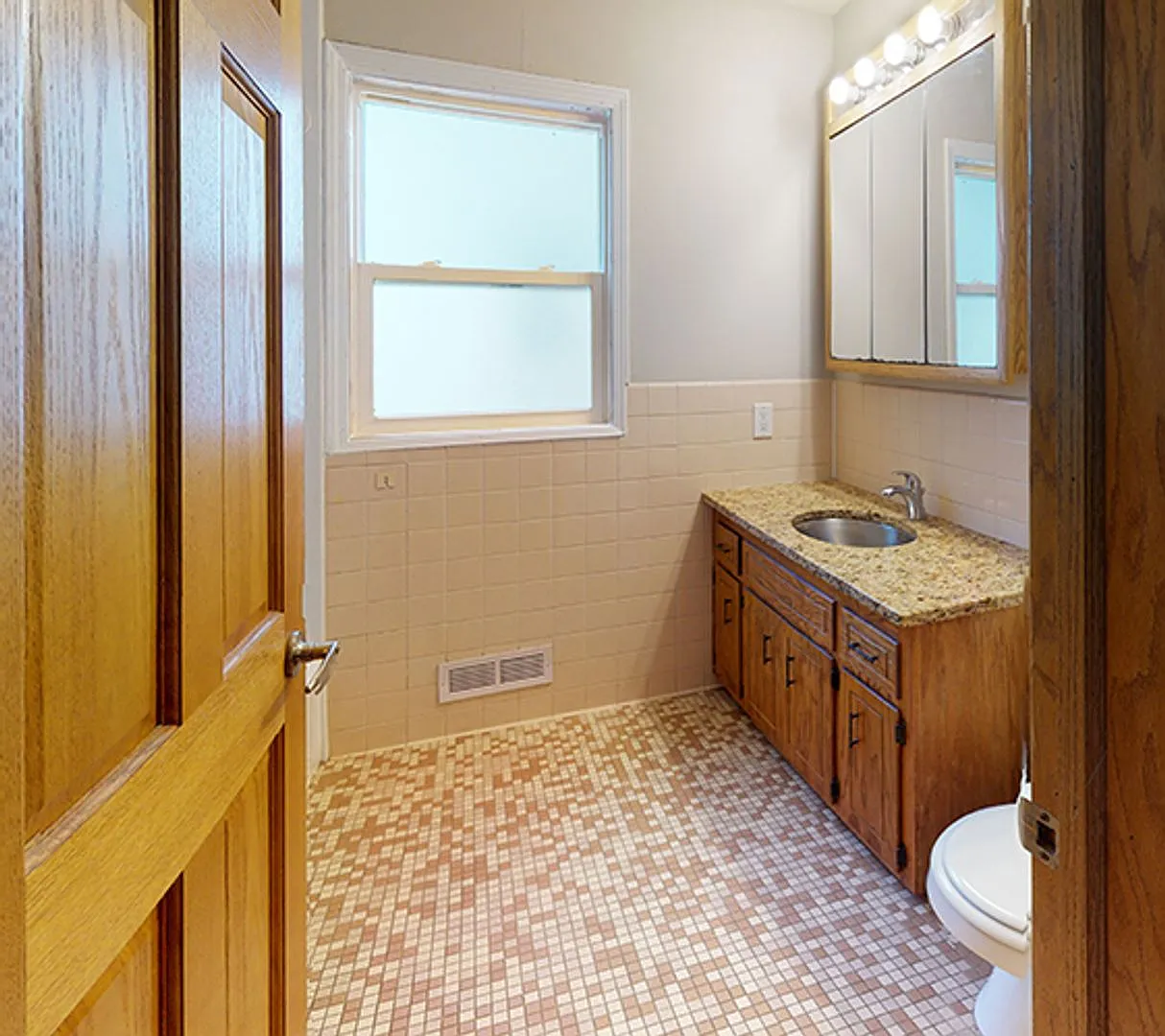 1201 Como Ave SE — Photo 2