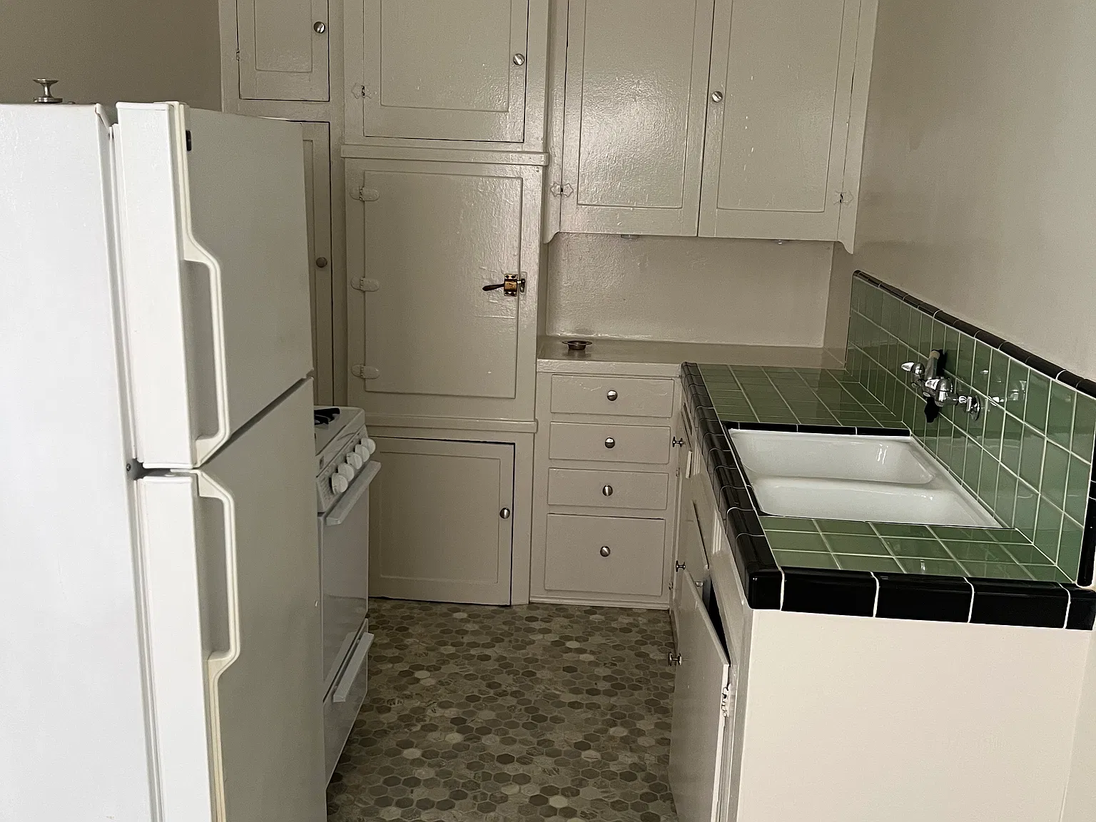 2 bed, 900 sqft, $2,600 — Photo 3