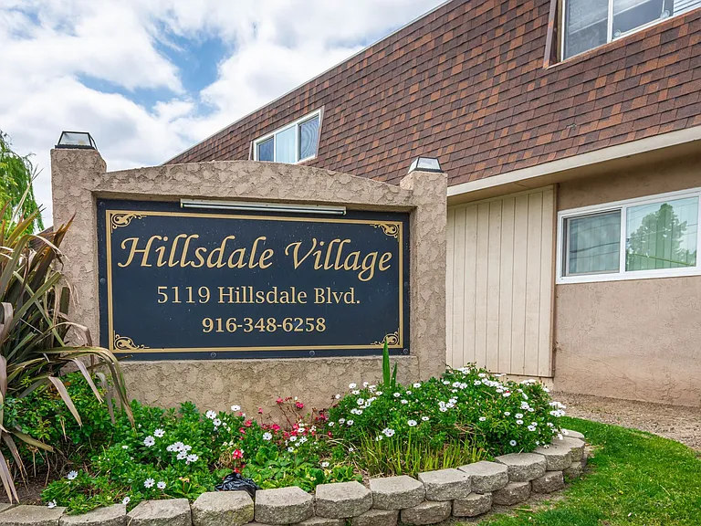 Hillsdale Village — Photo 15