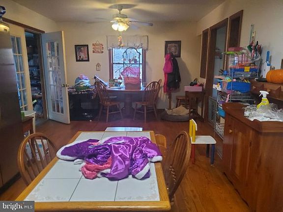 2nd image of 209 Meadowlark Ln