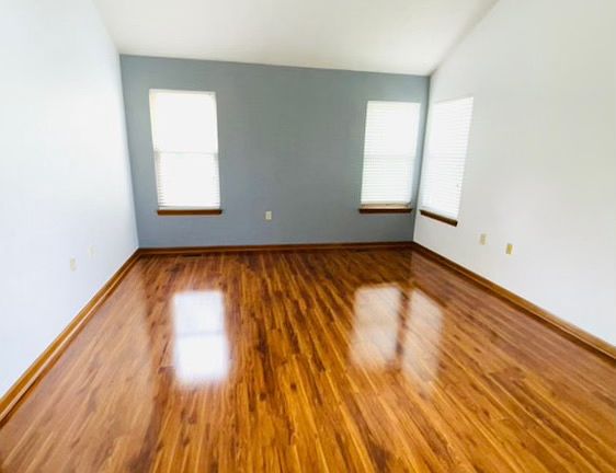 4th image of 5508 N Meadow Dr