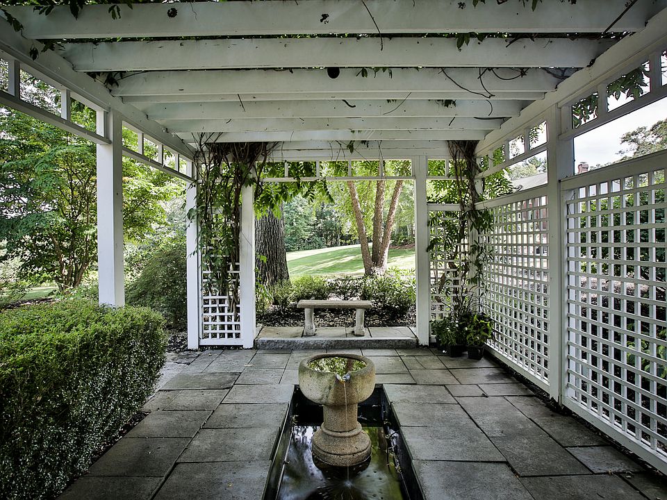 2nd image of 14 Longmeadow Dr
