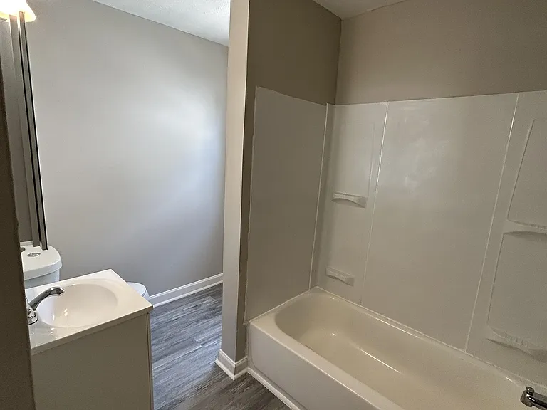 3204 West 73rd Street - Downstairs — Photo 17