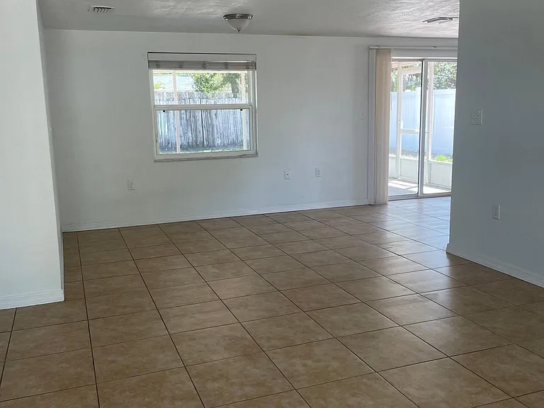Living/dining room