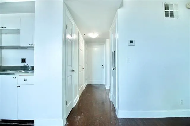 Studio, 1.0 bath, 400 sqft, $1,100 — Photo 3