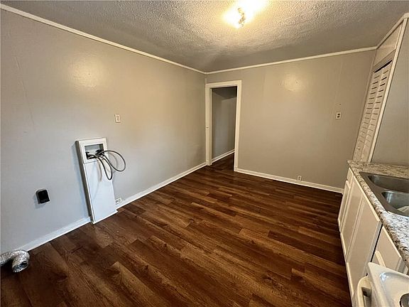 3rd image of 548-550 Saint Ann St
