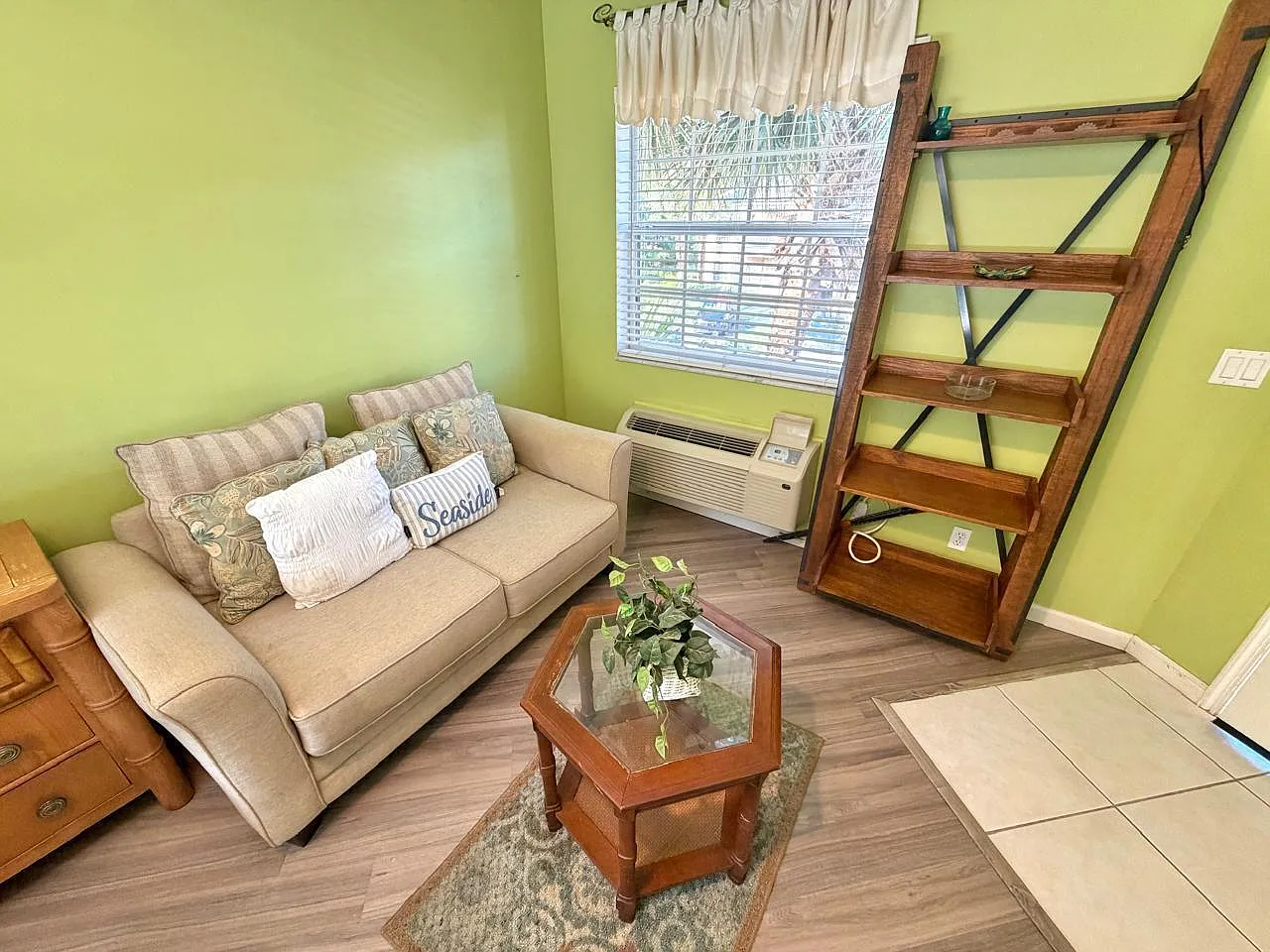 1 bed, 1.0 bath, 450 sqft, $1,250 — Photo 2