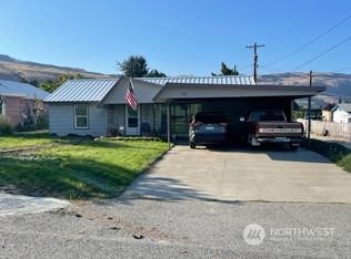 630 16th St, Bridgeport, WA 98813