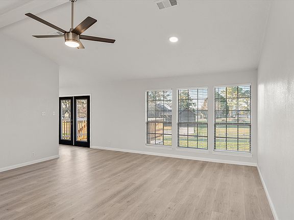 4th image of 306 Lazy Cane Ranch Rd