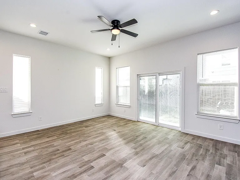 6828 Liverpool St — Photo 15